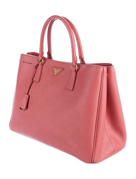 prada saffiano lux tote review|prada saffiano shoulder bag.